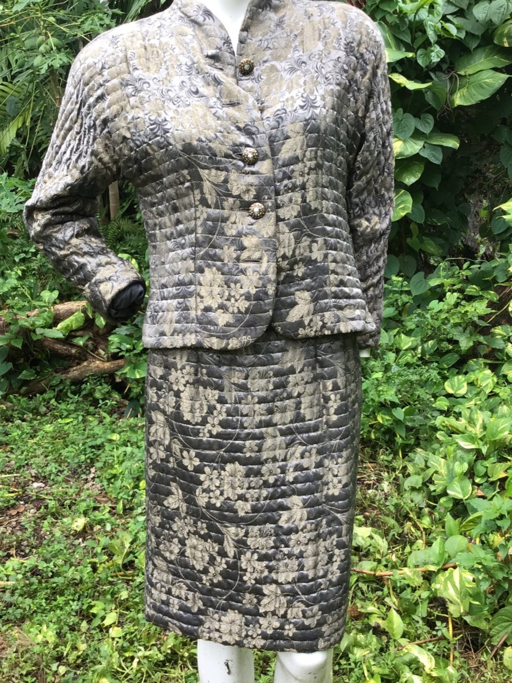 Vintage Carolyn Roehm silk light weight suit